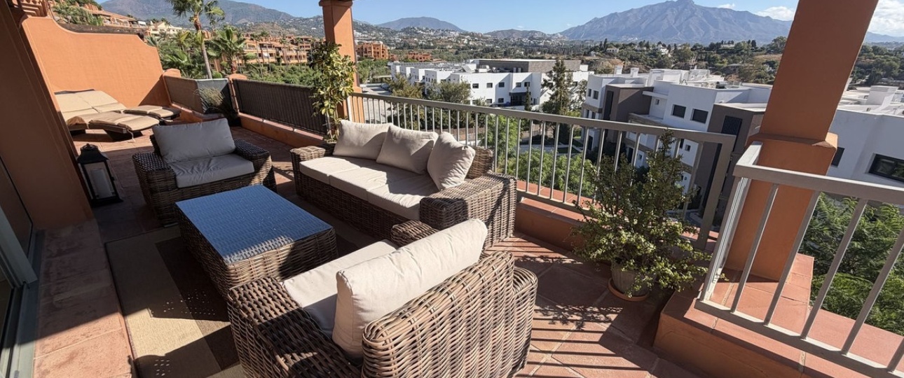 Resale - apartment - Estepona - Atalaya