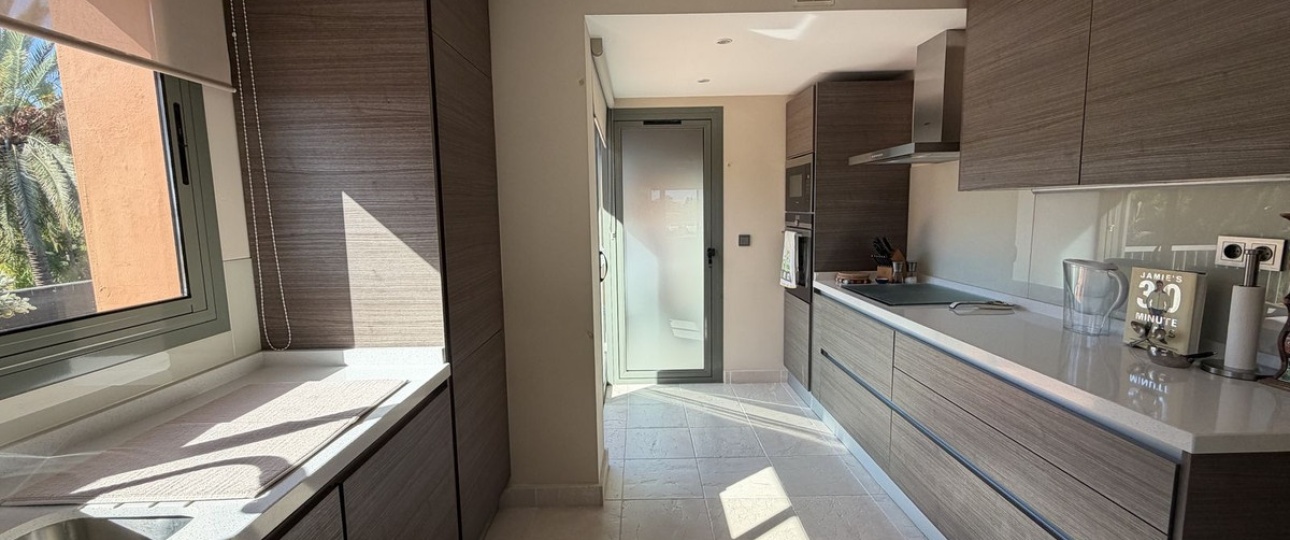 Resale - apartment - Estepona - Atalaya
