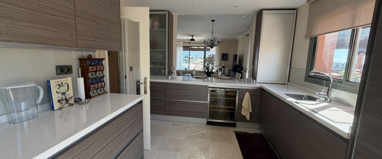 Resale - apartment - Estepona - Atalaya
