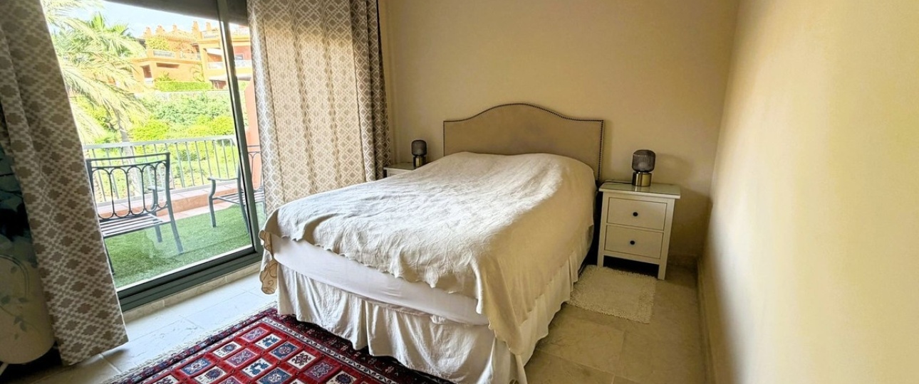 Resale - apartment - Estepona - Atalaya