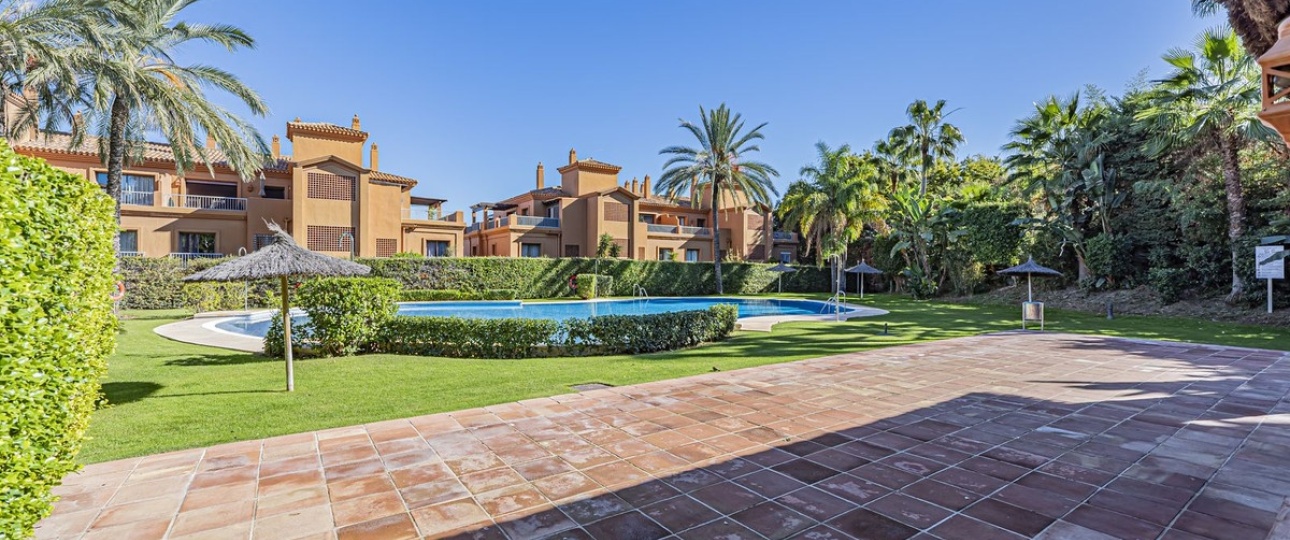 Resale - apartment - Estepona - Atalaya