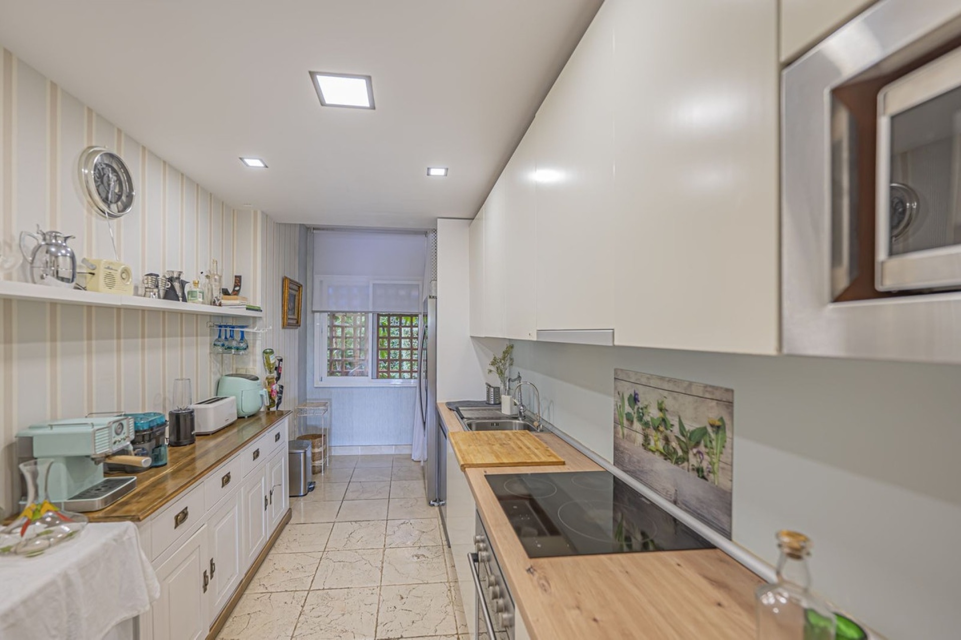 Resale - apartment - Estepona - Atalaya