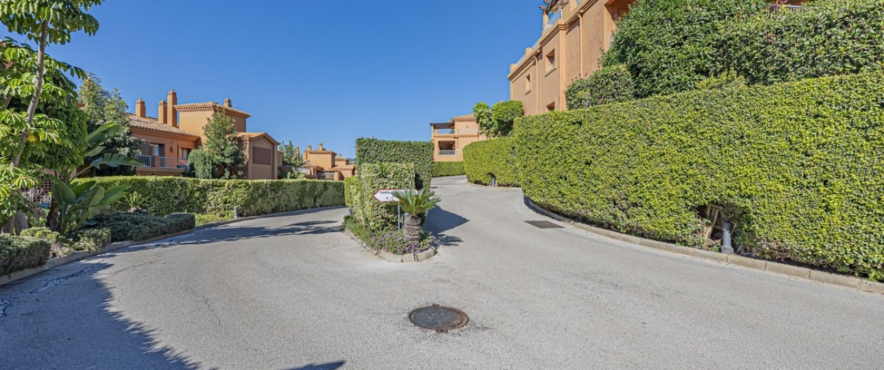 Resale - apartment - Estepona - Atalaya