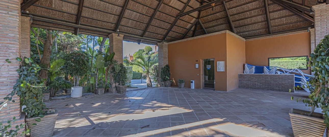 Resale - apartment - Estepona - Atalaya