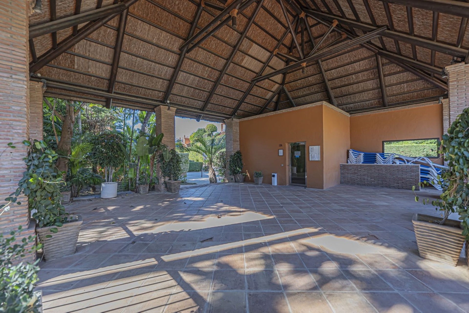 Resale - apartment - Estepona - Atalaya
