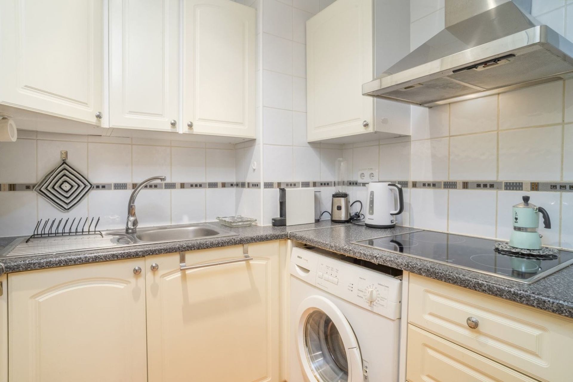 Resale - apartment - Estepona - Atalaya