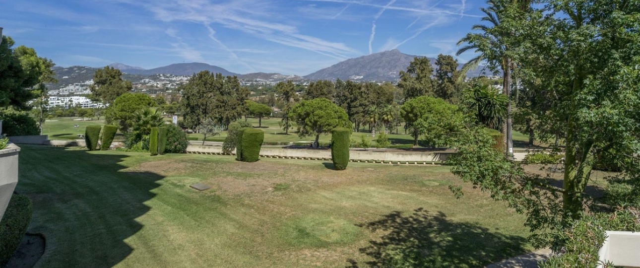 Resale - apartment - Estepona - Atalaya