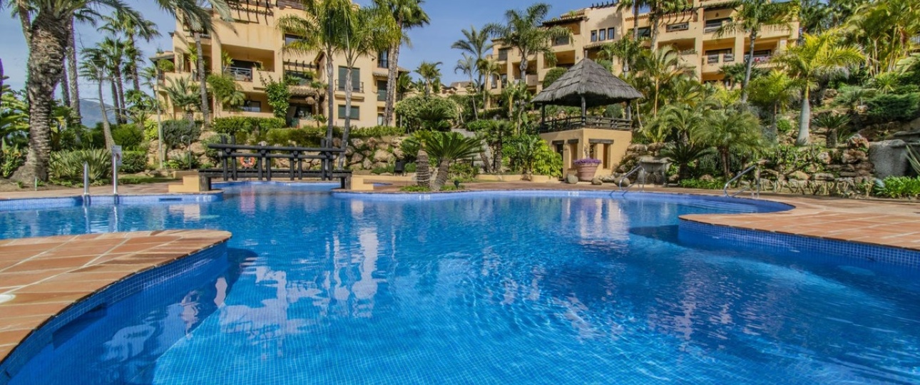 Resale - apartment - Estepona - Atalaya