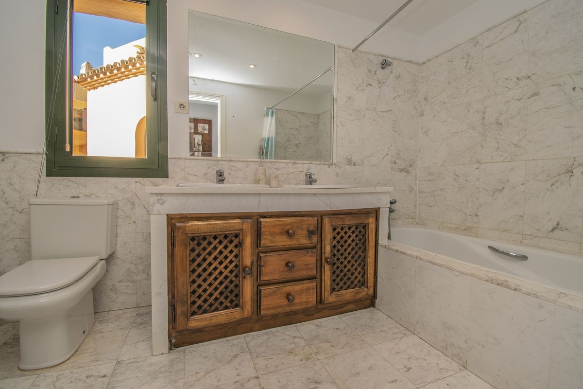 Resale - apartment - Estepona - Atalaya