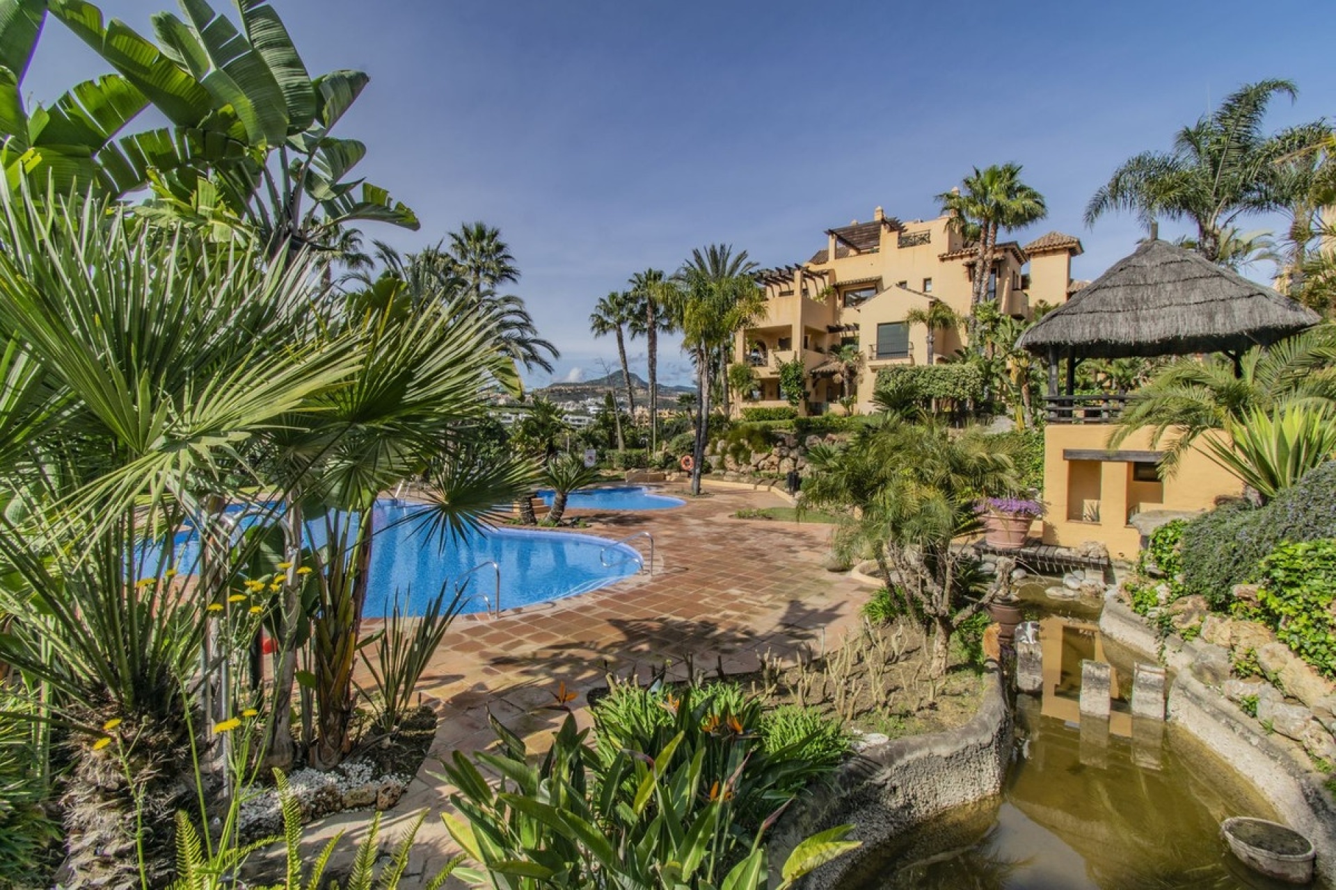 Resale - apartment - Estepona - Atalaya