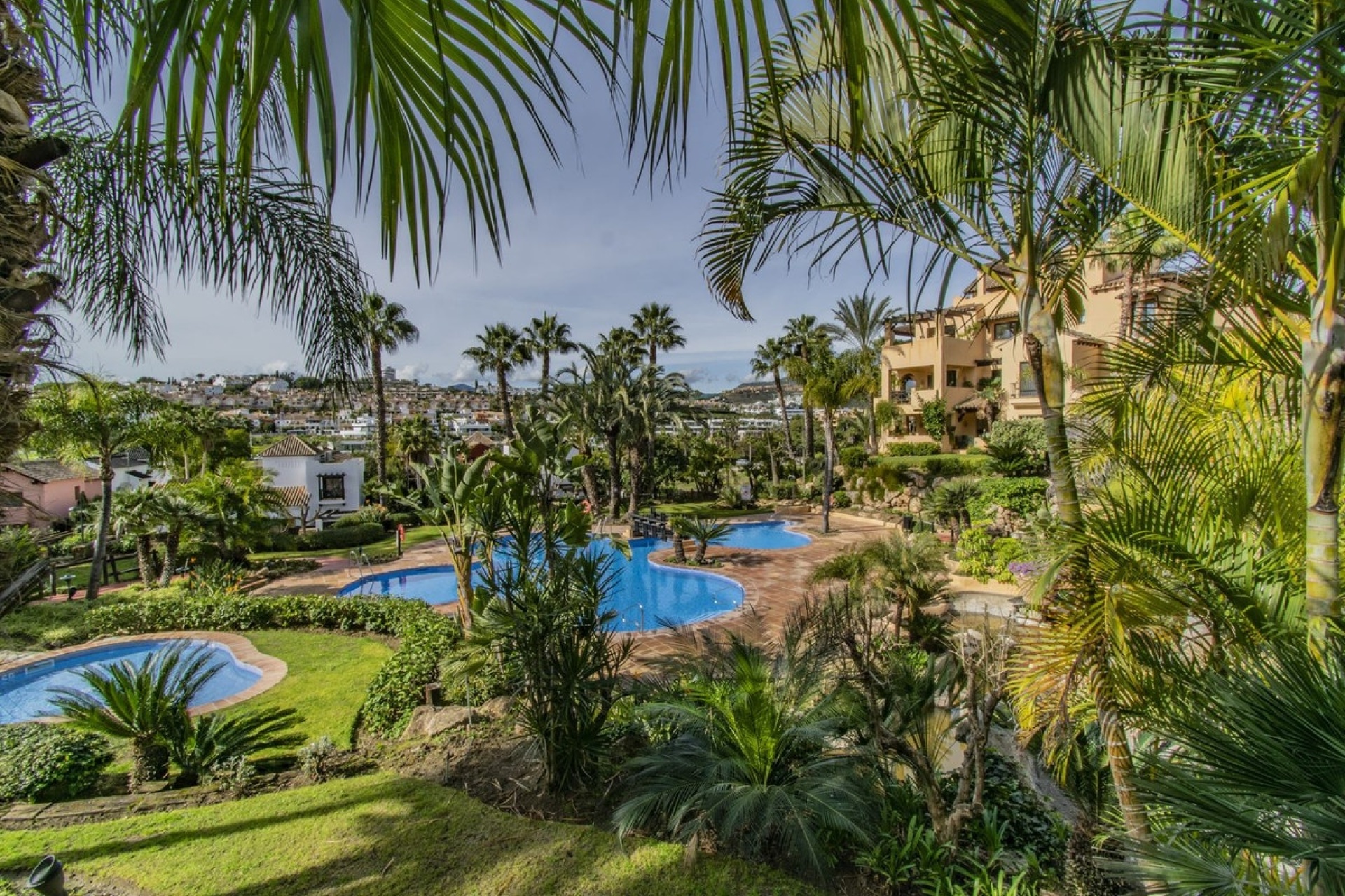 Resale - apartment - Estepona - Atalaya