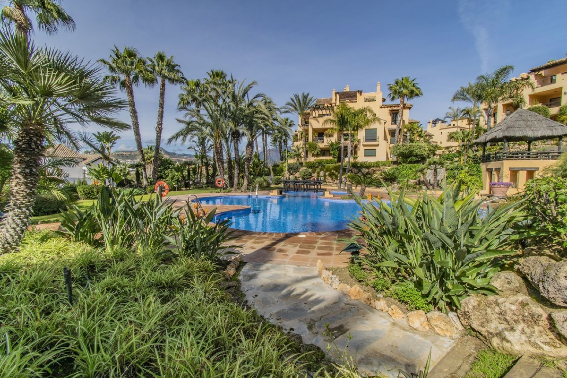 Resale - apartment - Estepona - Atalaya