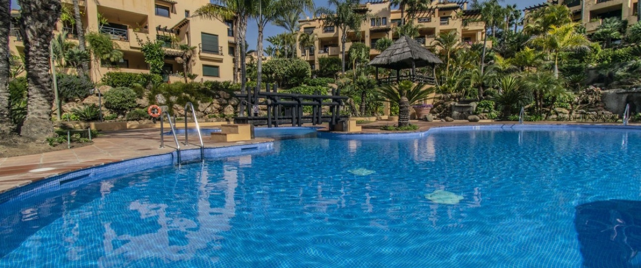 Resale - apartment - Estepona - Atalaya
