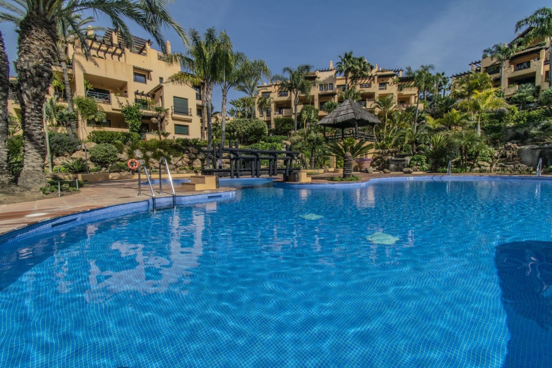 Resale - apartment - Estepona - Atalaya