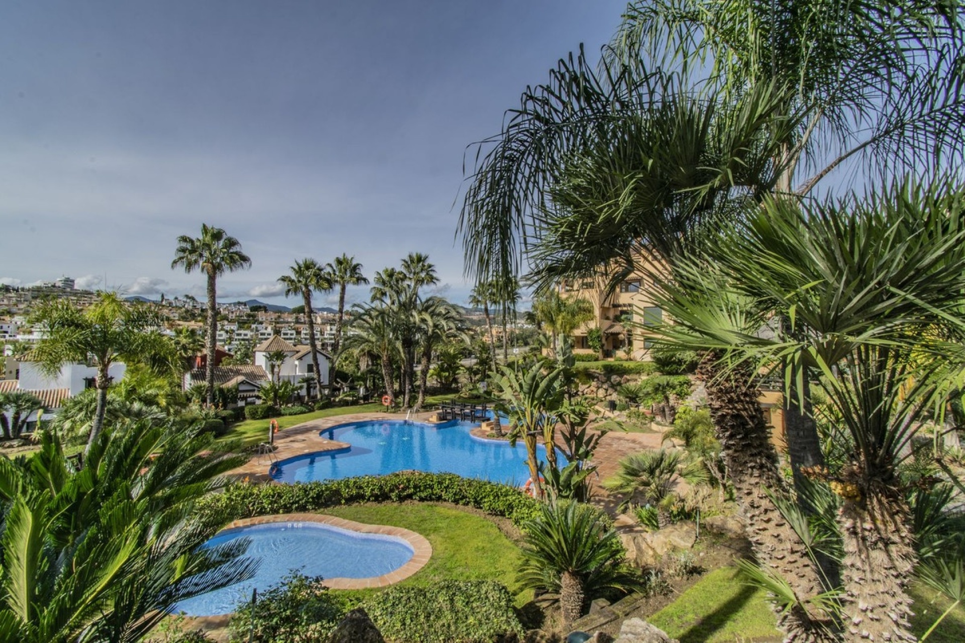 Resale - apartment - Estepona - Atalaya