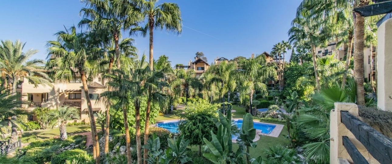 Resale - apartment - Estepona - Atalaya