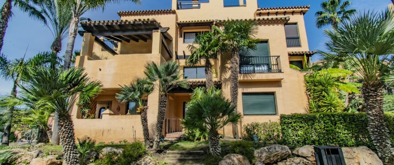 Resale - apartment - Estepona - Atalaya