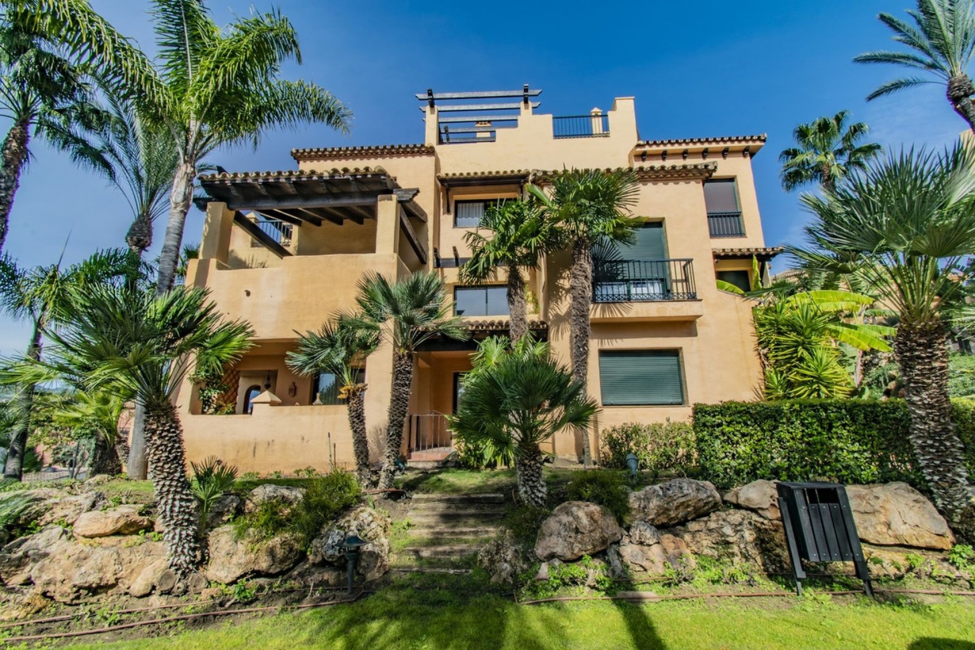 Resale - apartment - Estepona - Atalaya