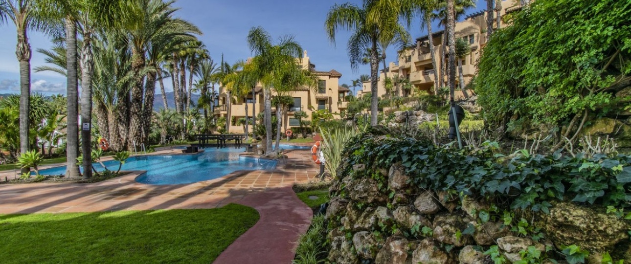 Resale - apartment - Estepona - Atalaya