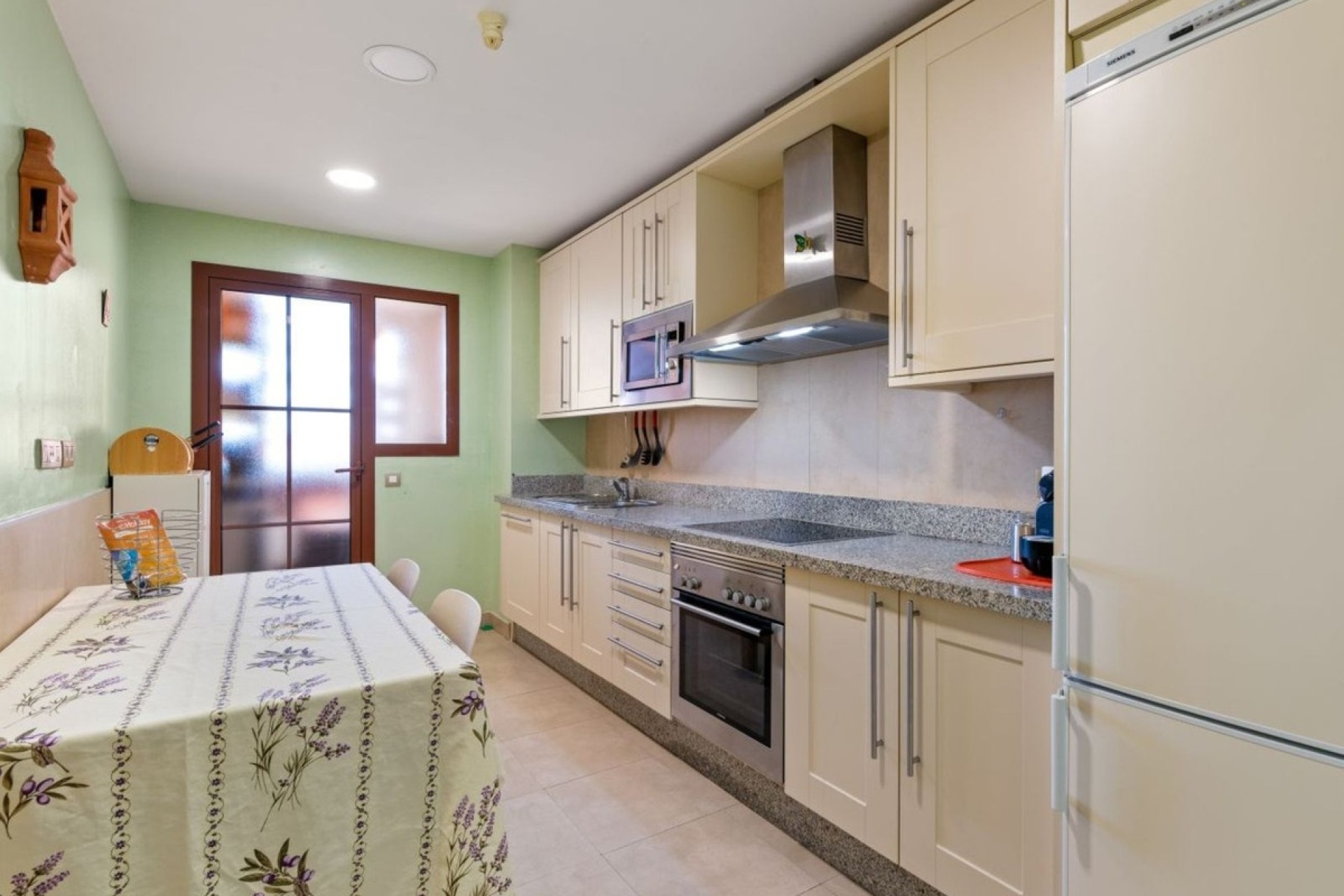 Resale - apartment - Estepona - Atalaya