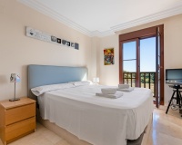 Resale - apartment - Estepona - Atalaya