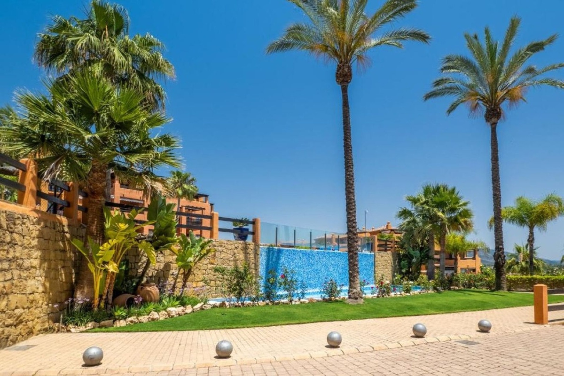 Resale - apartment - Estepona - Atalaya