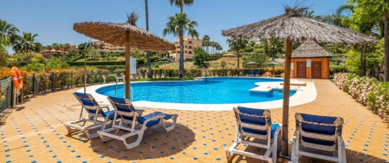 Resale - apartment - Estepona - Atalaya