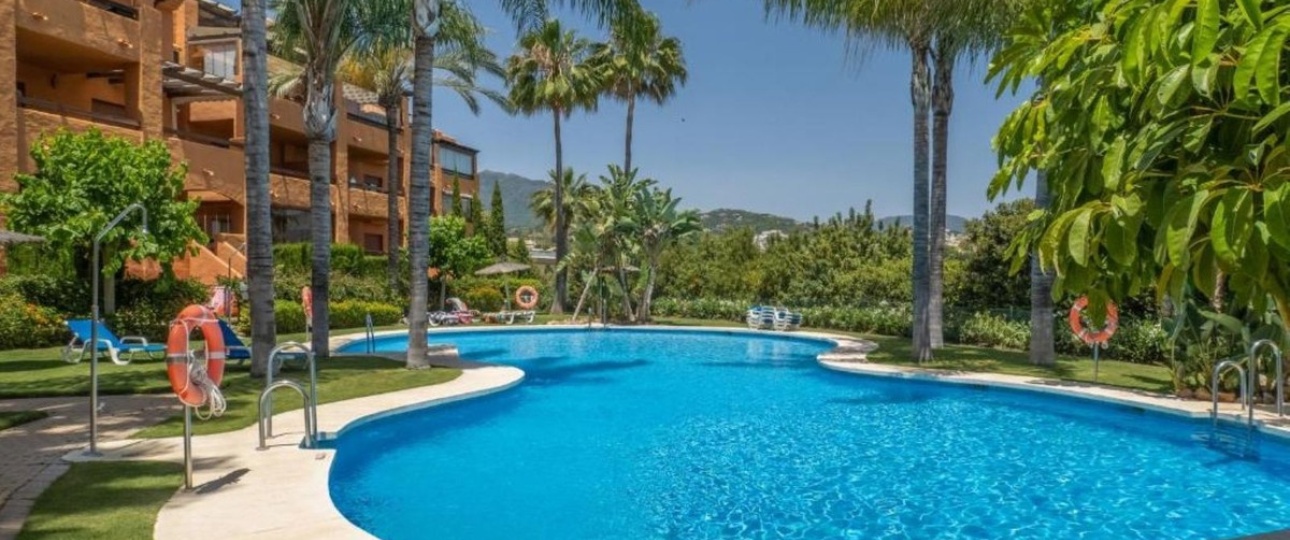 Resale - apartment - Estepona - Atalaya