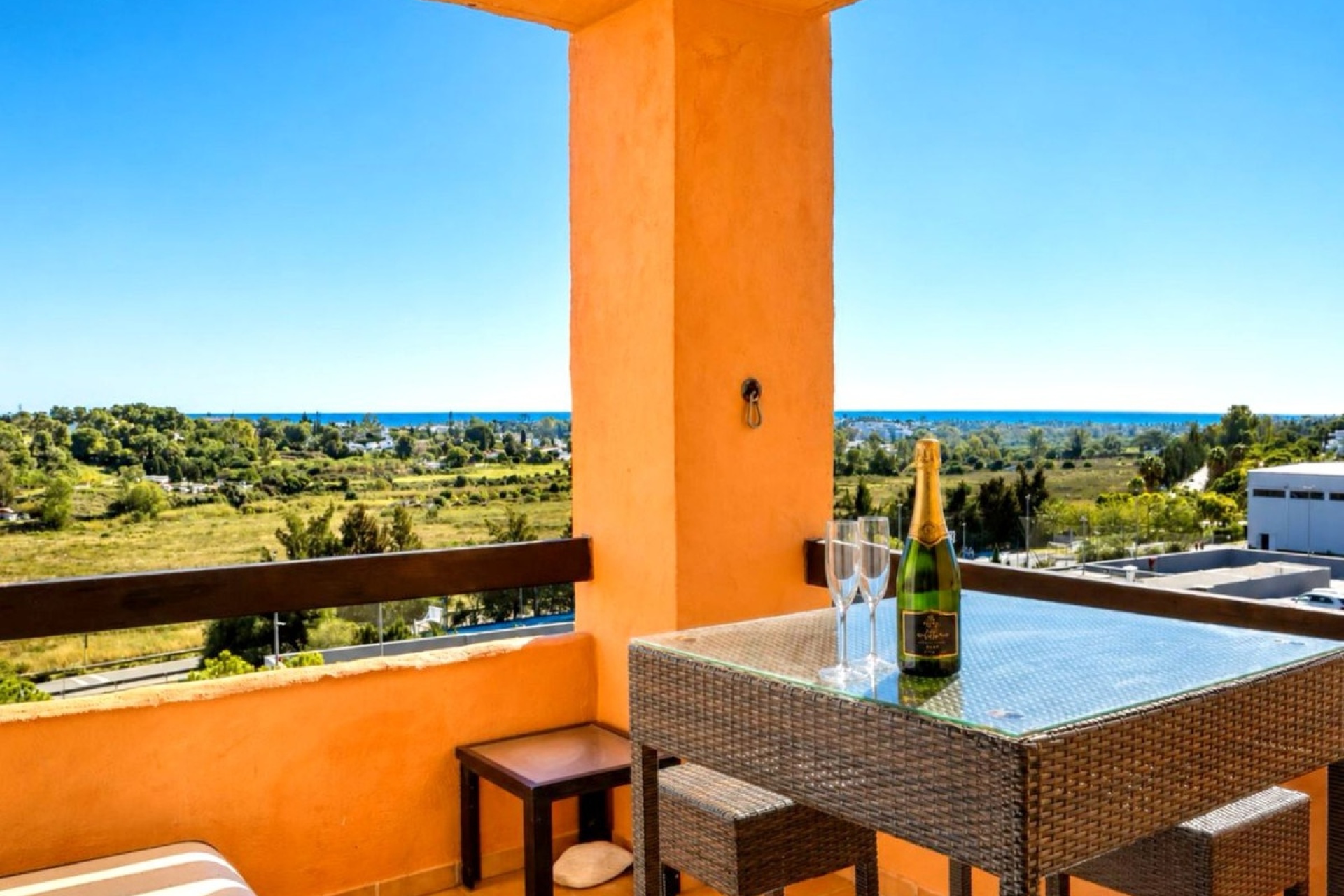 Resale - apartment - Estepona - Atalaya