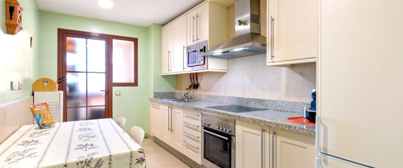 Resale - apartment - Estepona - Atalaya
