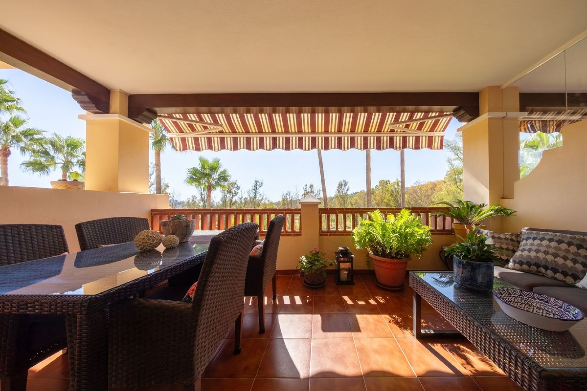 Resale - apartment - Estepona - Atalaya