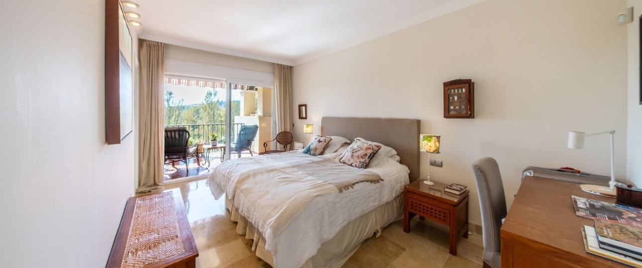 Resale - apartment - Estepona - Atalaya