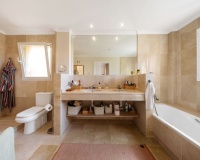 Resale - apartment - Estepona - Atalaya