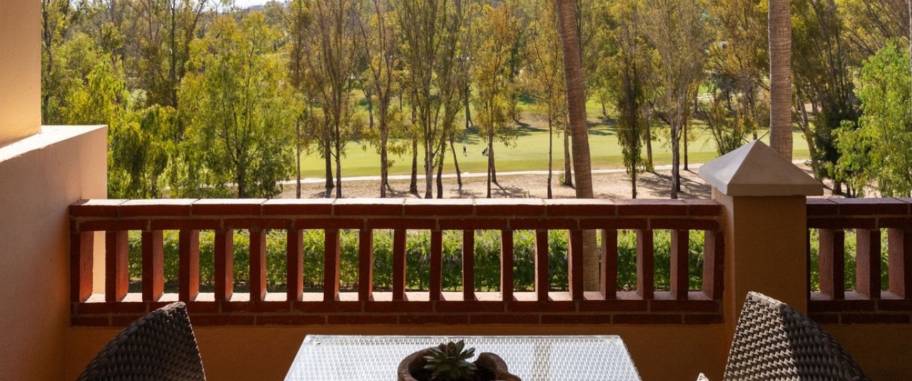 Resale - apartment - Estepona - Atalaya