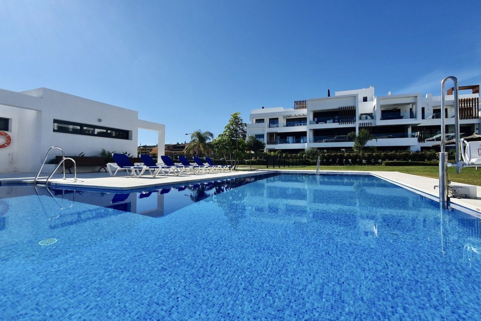 Resale - apartment - Estepona - Bel Air
