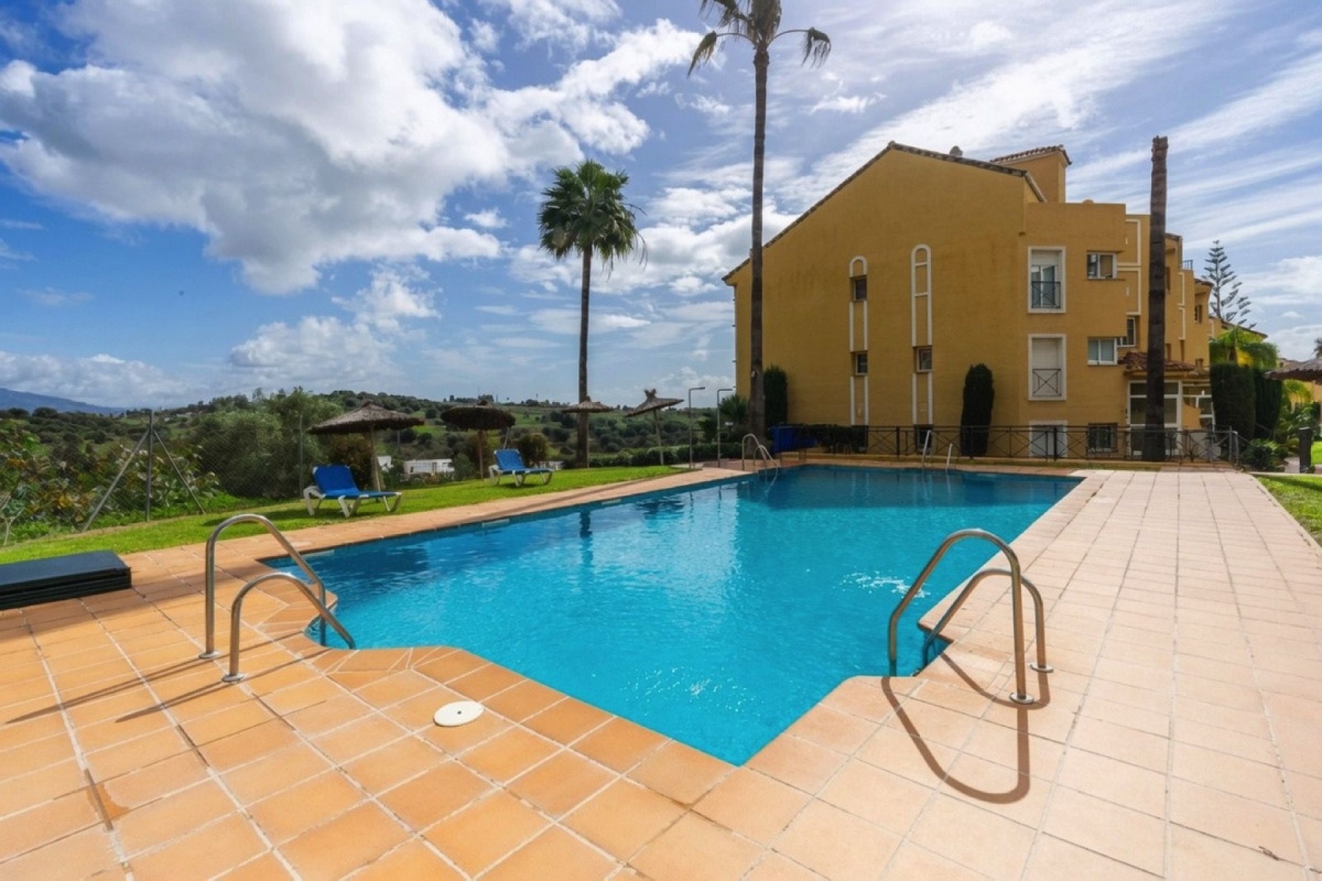 Resale - apartment - Estepona - Bel Air