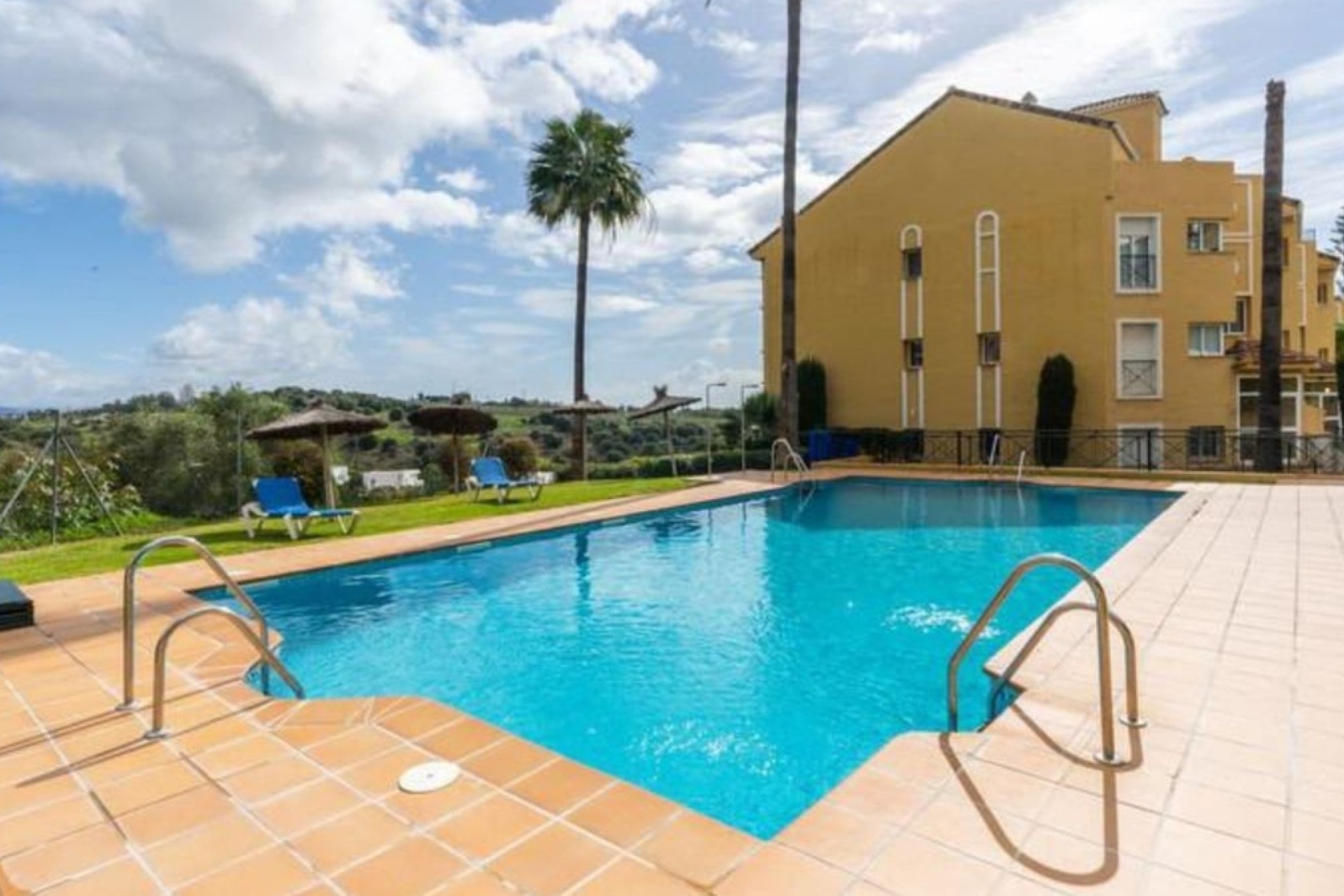 Resale - apartment - Estepona - Bel Air