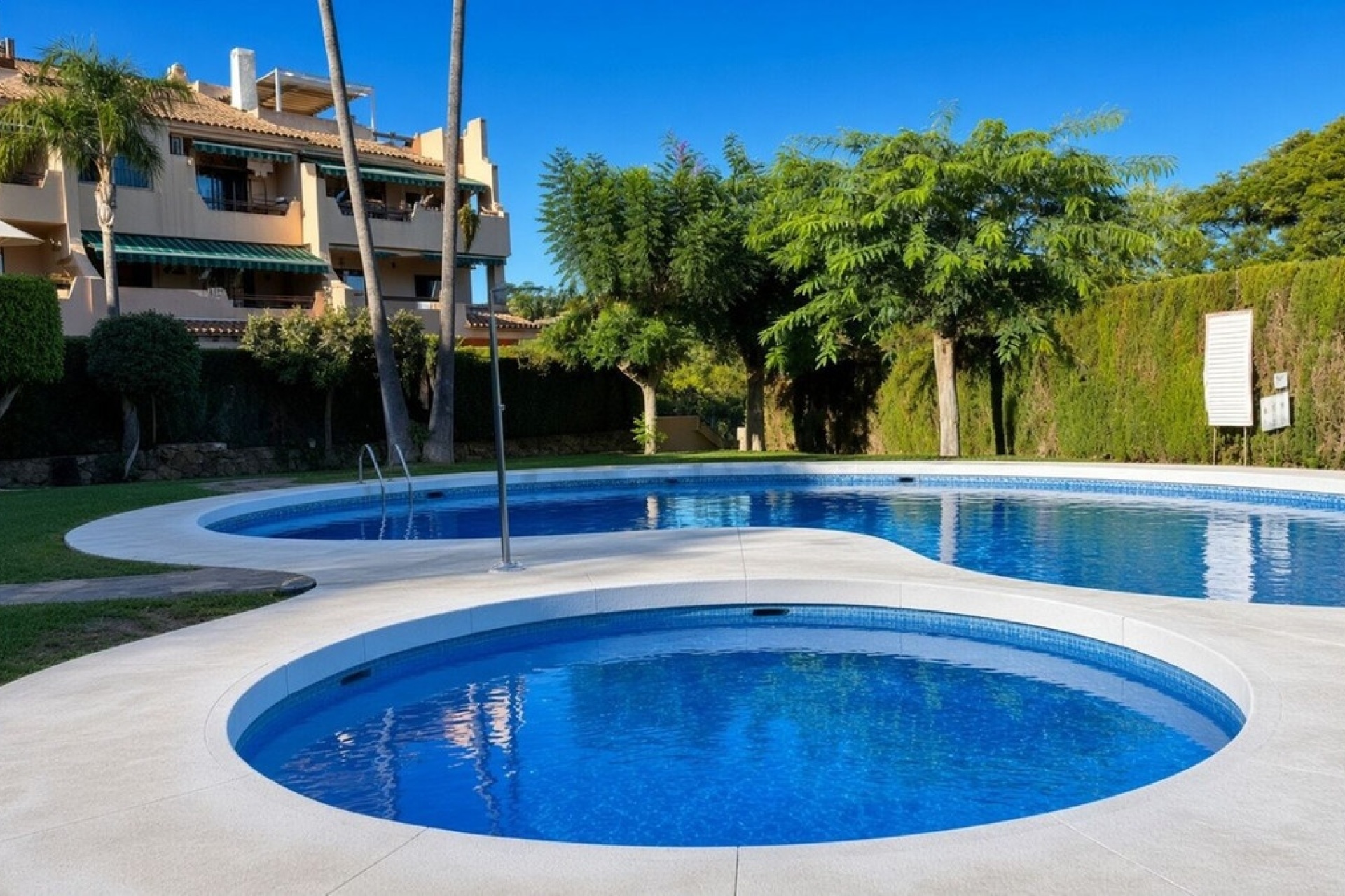 Resale - apartment - Estepona - Bel Air