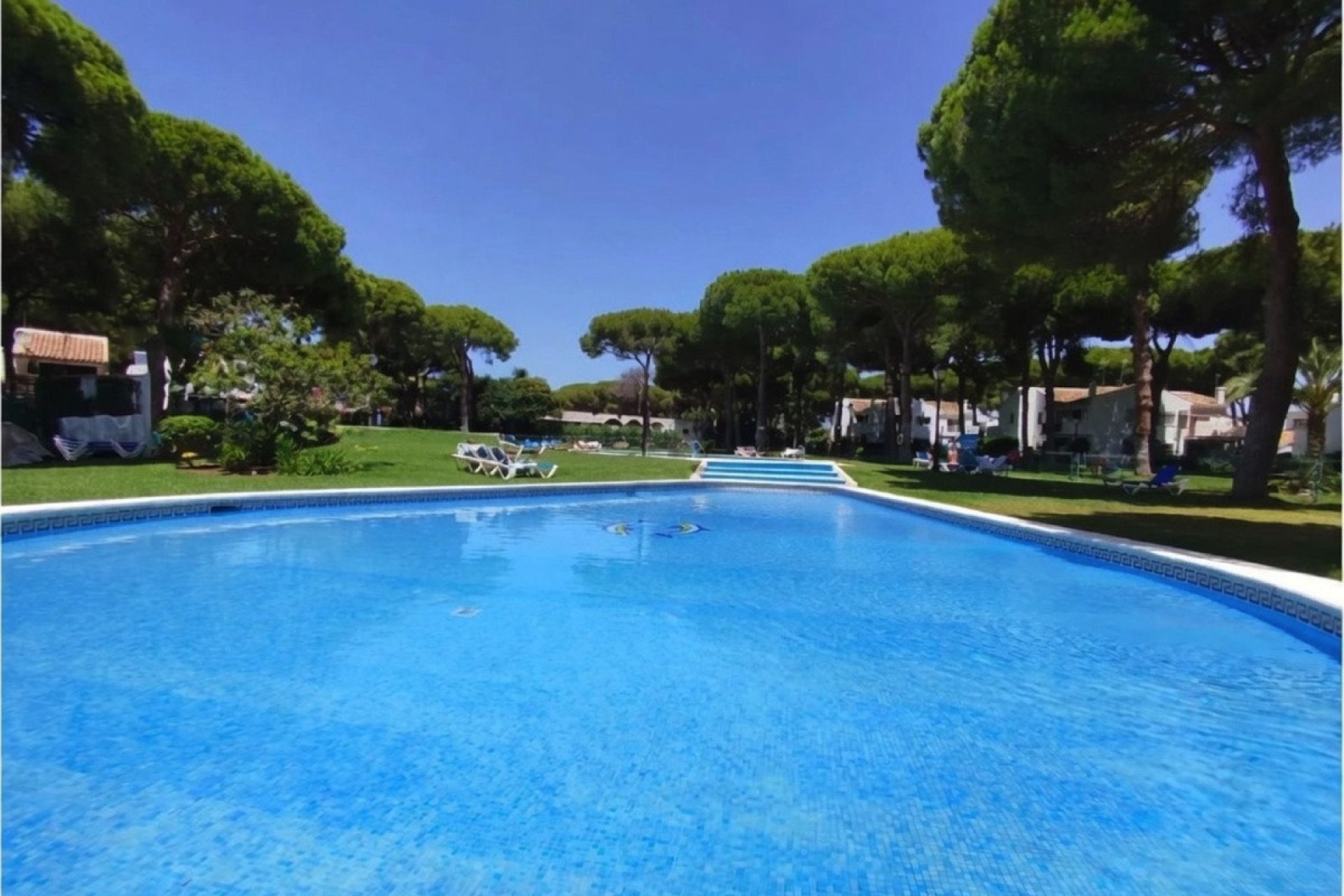Resale - apartment - Estepona - Benamara