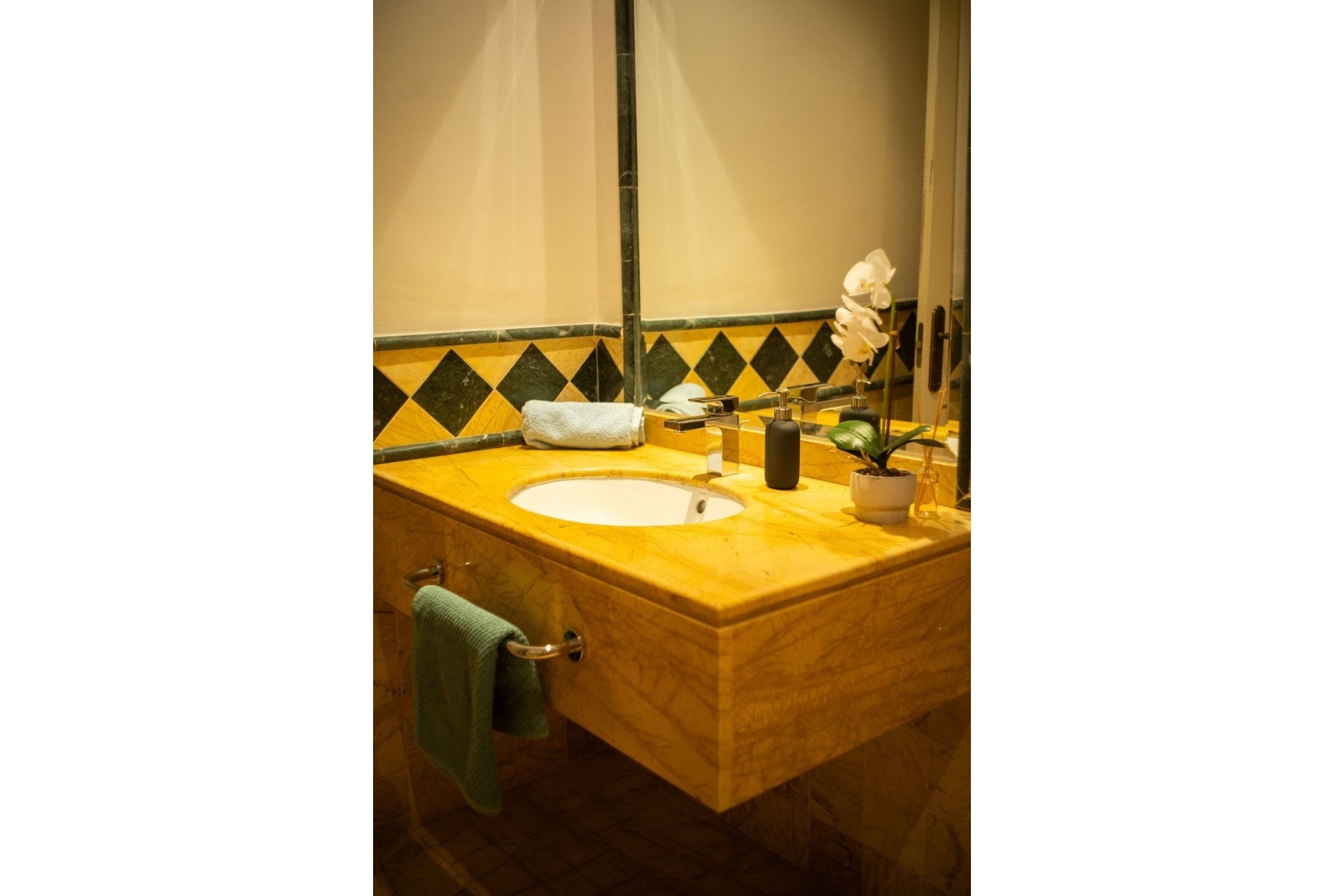 Resale - apartment - Estepona - Cancelada