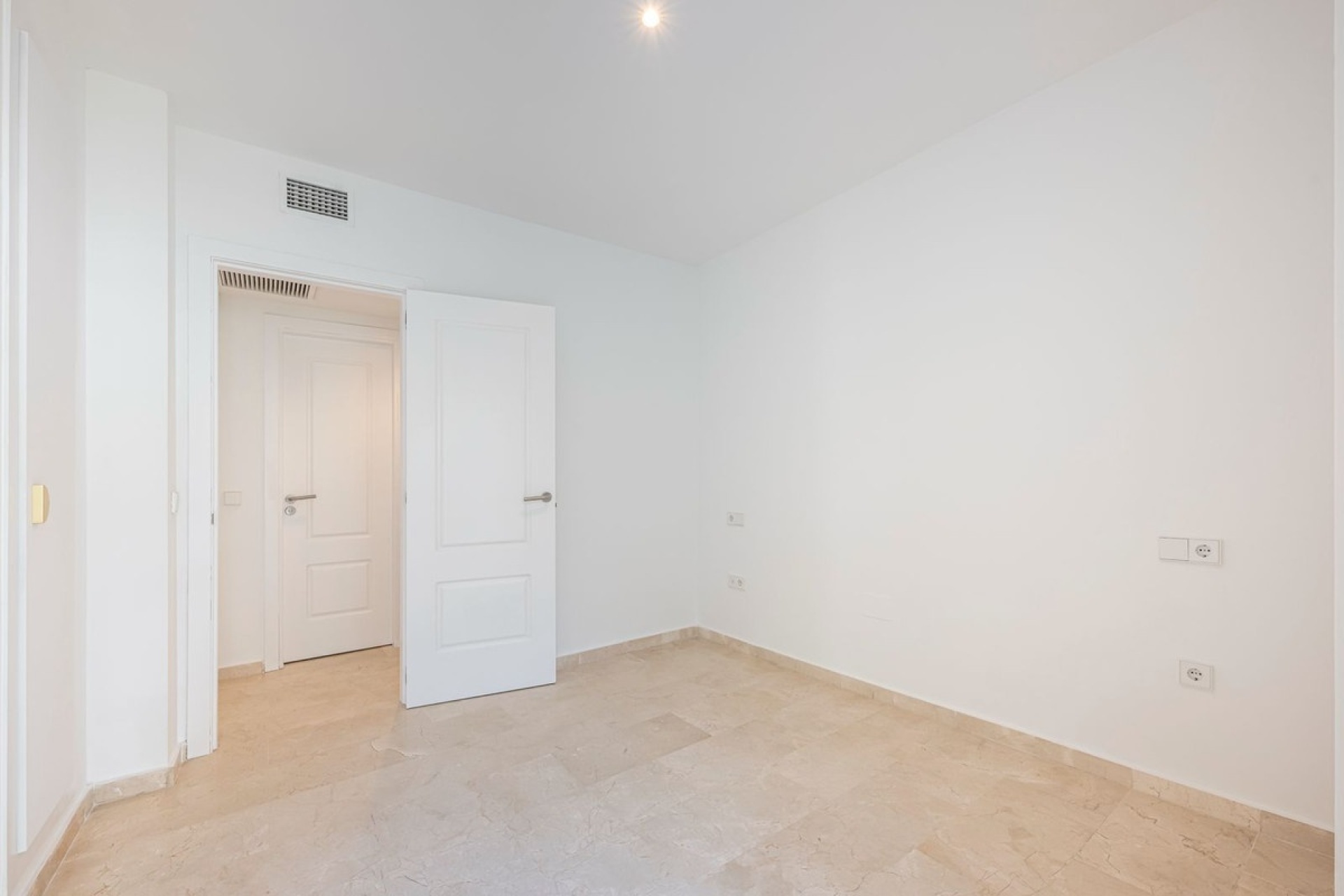Resale - apartment - Estepona - Cancelada