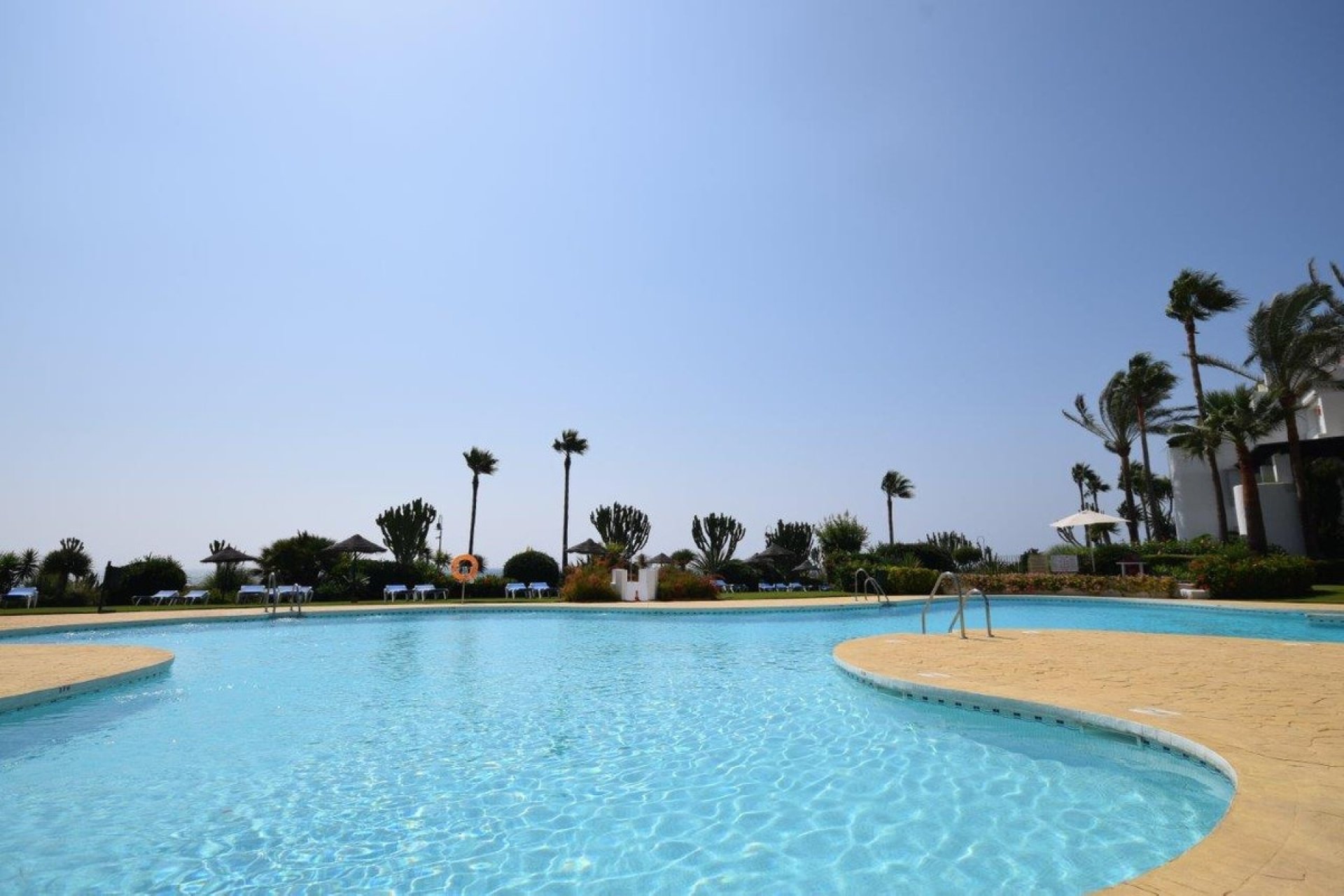 Resale - apartment - Estepona - Costalita