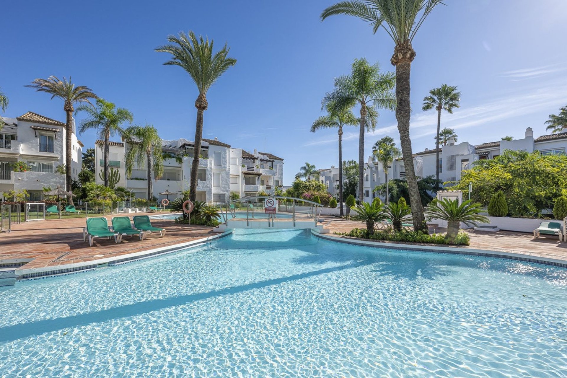 Resale - apartment - Estepona - Costalita