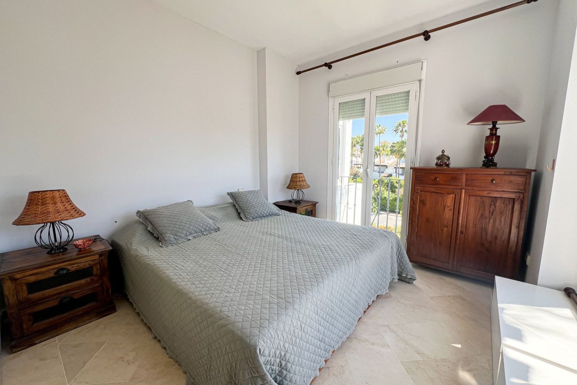 Resale - apartment - Estepona - Costalita