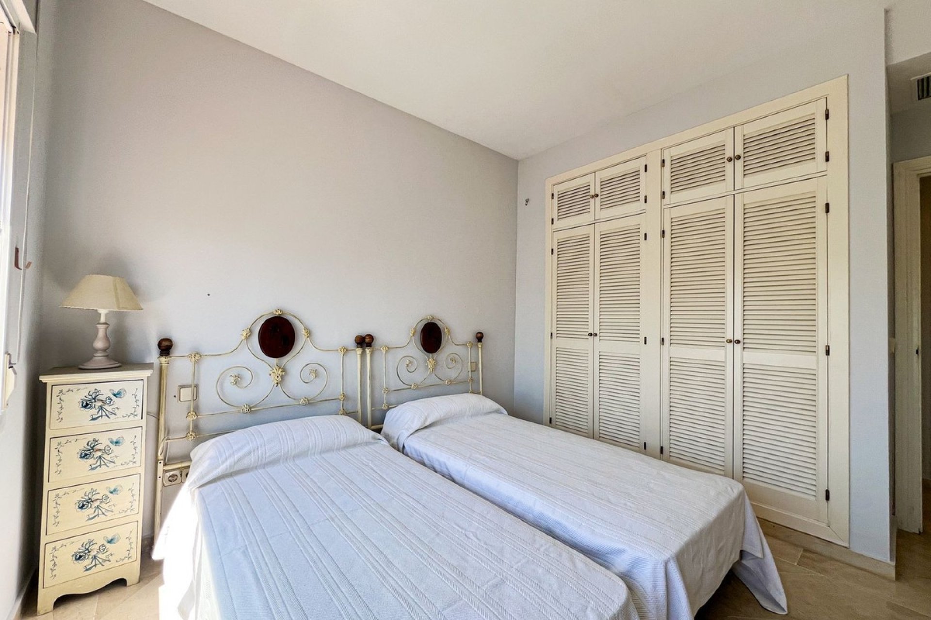 Resale - apartment - Estepona - Costalita