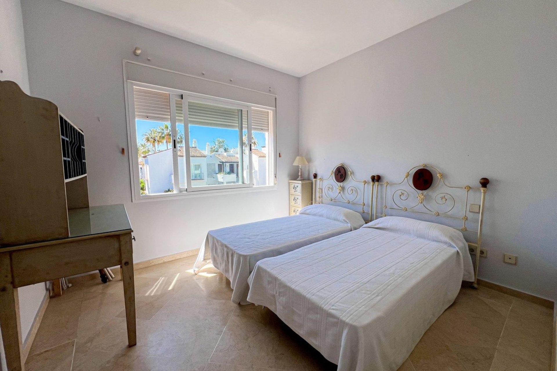 Resale - apartment - Estepona - Costalita