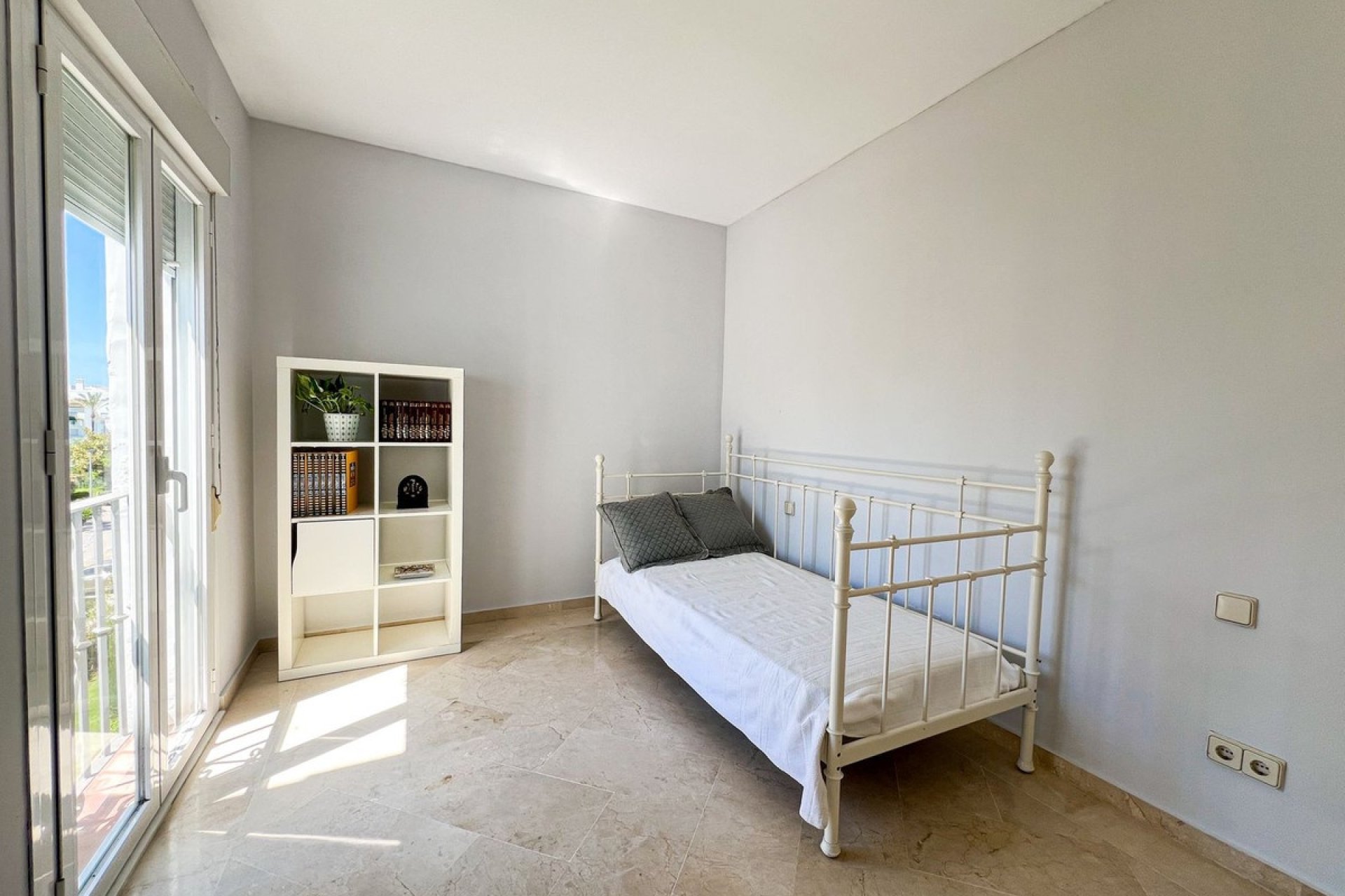 Resale - apartment - Estepona - Costalita