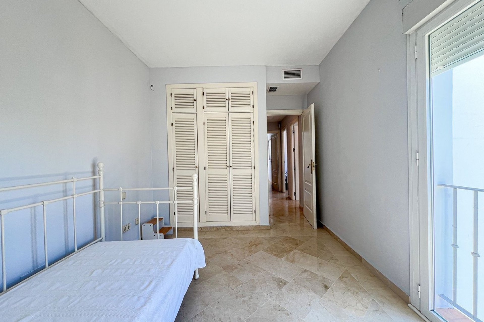 Resale - apartment - Estepona - Costalita