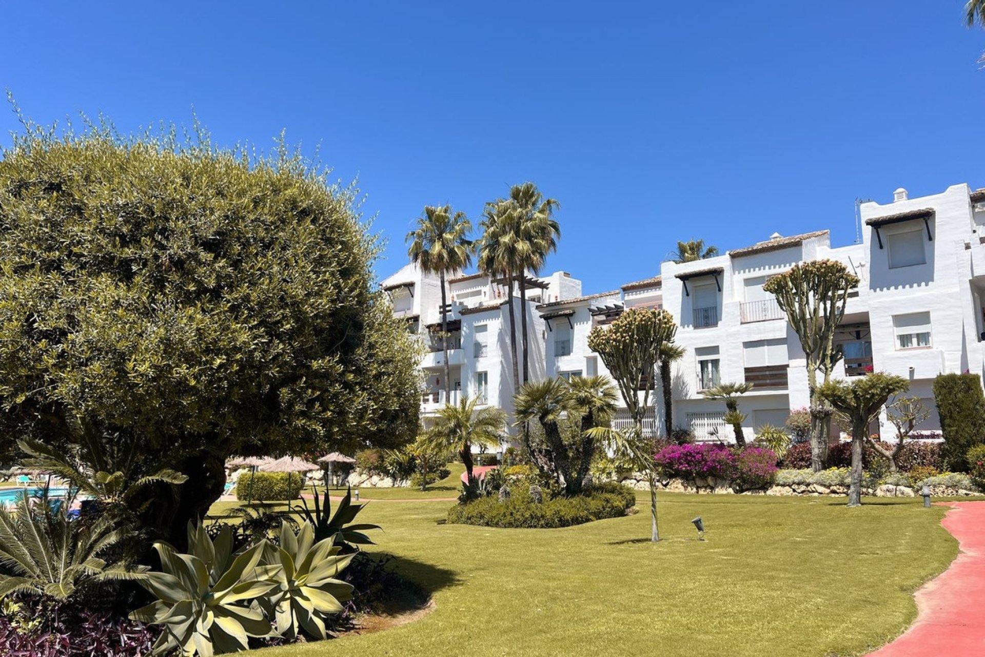 Resale - apartment - Estepona - Costalita