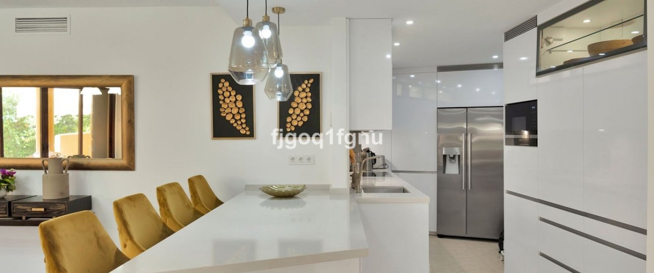 Resale - apartment - Estepona - Costalita